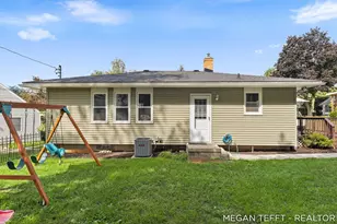 1074 Washtenaw Dr NE, Grand Rapids, MI 49505 - Photo 25