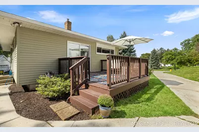 1074 Washtenaw Drive NE, Grand Rapids, MI 49505 - Photo 27