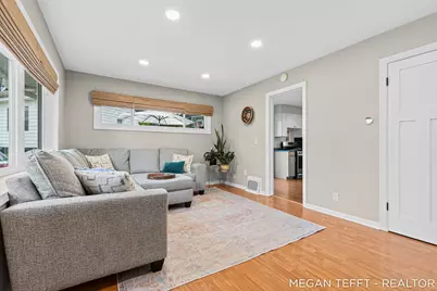 1074 Washtenaw Drive NE, Grand Rapids, MI 49505 - Photo 5