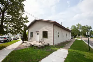 29 Monroe St, Hillsdale, MI 49242 - Photo 1