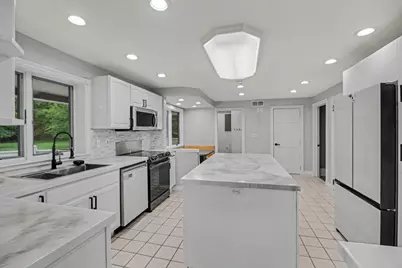 558 W Clarkston, Lake Orion, MI 48362 - Photo 9
