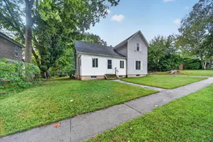 124 E Clinton St, Hastings, MI 49058 - Photo 3