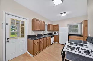 124 E Clinton St, Hastings, MI 49058 - Photo 7