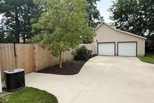 114 Cedar St, Paw Paw, MI 49079 - Photo 5