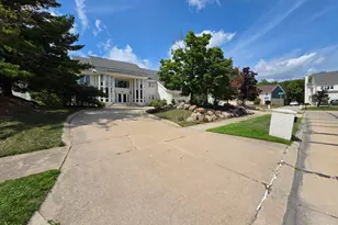 6122 Trailwood Ln, West Bloomfield, MI 48322 - Photo 3