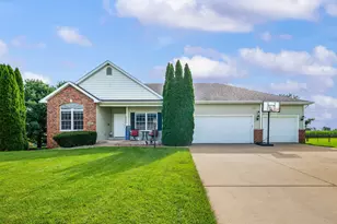 69265 Sundance Dr, Edwardsburg, MI 49112 - Photo 1