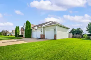 69265 Sundance Dr, Edwardsburg, MI 49112 - Photo 5