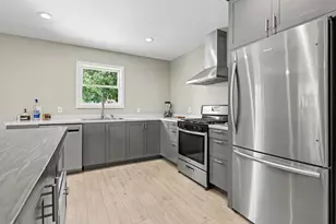 241 Morrison St, Coloma, MI 49038 - Photo 9