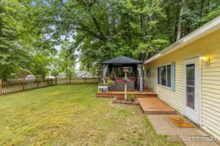 13900 Weeks Dr NE, Greenville, MI 48838 - Photo 25