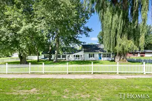 281 N Main St, Casnovia, MI 49318 - Photo 1