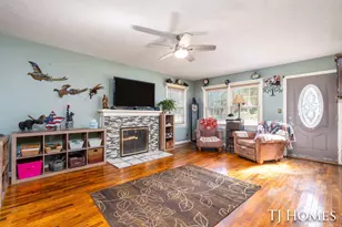 281 N Main St, Casnovia, MI 49318 - Photo 3