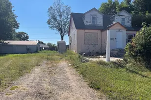 612 N Crystal Ave, Benton Harbor, MI 49022 - Photo 1