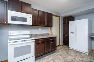 1109 Fulton St W, Grand Rapids, MI 49504 - Photo 15