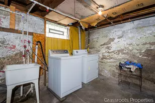 1109 Fulton St W, Grand Rapids, MI 49504 - Photo 23