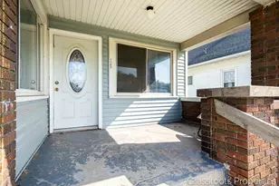 1109 Fulton St W, Grand Rapids, MI 49504 - Photo 3