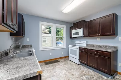 1109 Fulton Street W, Grand Rapids, MI 49504 - Photo 13