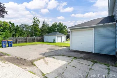 1109 Fulton Street W, Grand Rapids, MI 49504 - Photo 5