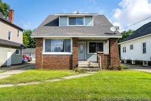 1109 Fulton St W, Grand Rapids, MI 49504 - Photo 1