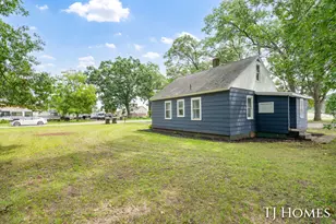 1981 Valley St, Muskegon, MI 49442 - Photo 19