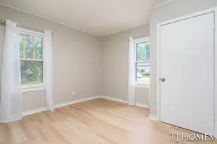 1981 Valley St, Muskegon, MI 49442 - Photo 11