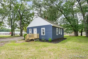 1981 Valley St, Muskegon, MI 49442 - Photo 21
