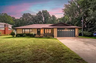 5095 W Donna Dr, Stevensville, MI 49127 - Photo 1