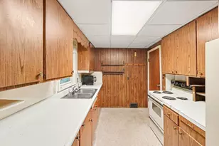 24 Allison Dr, Battle Creek, MI 49037 - Photo 7