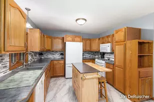 572 Stevenscott Dr, Muskegon, MI 49442 - Photo 5