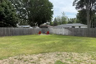 925 Wendover Blvd, Norton Shores, MI 49441 - Photo 9