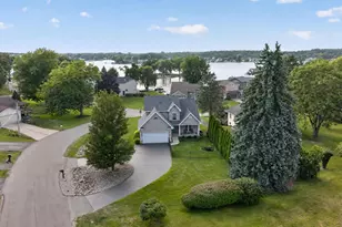 165 Hawthorne Dr, Brooklyn, MI 49230 - Photo 1