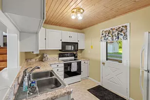 163 Lakeside Dr, Quincy, MI 49082 - Photo 7