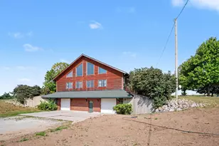 332 N Warner Ave, Fremont, MI 49412 - Photo 3