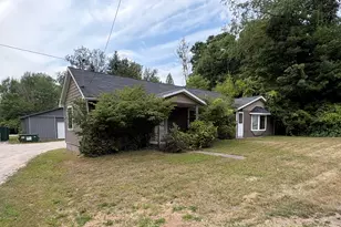 807 Josephine St, East Jordan, MI 49727 - Photo 3
