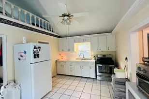 510 Cypress St, Manistee, MI 49660 - Photo 7