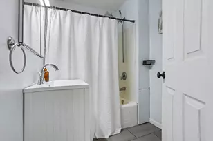 51 N 20th Street N, Battle Creek, MI 49015 - Photo 9