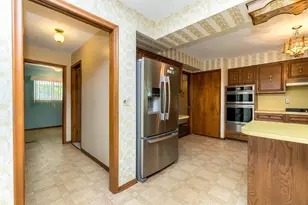 17596 Levan Rd, Livonia, MI 48152 - Photo 11