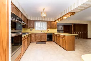 17596 Levan Rd, Livonia, MI 48152 - Photo 9