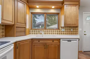 9027 Butwell St, Livonia, MI 48150 - Photo 13