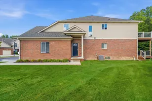29442 Woodpark Cir, Warren, MI 48092 - Photo 3