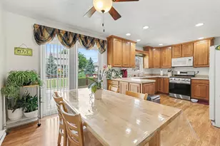 318 Kenway Dr, Lansing, MI 48917 - Photo 7