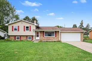 318 Kenway Dr, Lansing, MI 48917 - Photo 1