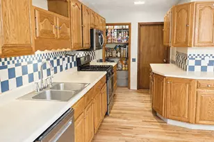181 Shellenberger Ave, Battle Creek, MI 49037 - Photo 5