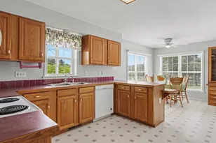 1082 Azalea Dr, Jackson, MI 49201 - Photo 9