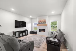 1406 Magellan Dr, Chelsea, MI 48118 - Photo 9