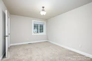 2 Maple Vlg Ct, Ann Arbor, MI 48103 - Photo 11