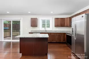 2 Maple Vlg Ct, Ann Arbor, MI 48103 - Photo 3