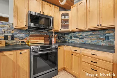 533 Columbia Avenue #009, Holland, MI 49423 - Photo 9