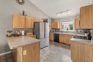 14505 Meadowpark Dr, Pinckney, MI 48169 - Photo 7