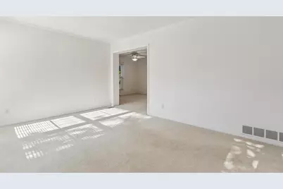 38655 Bayside Court, Clinton, MI 48038 - Photo 5