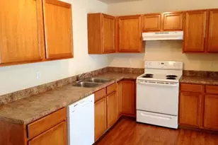 1327 Fraternity Village Dr, Kalamazoo, MI 49006 - Photo 5